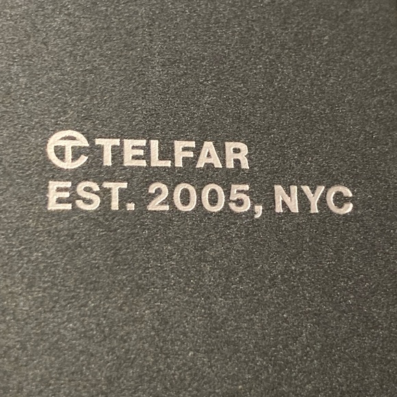 🛑SOLD🛑 NEW😍👑 Authentic Gold TELFAR logo stud earrings - Picture 5 of 10